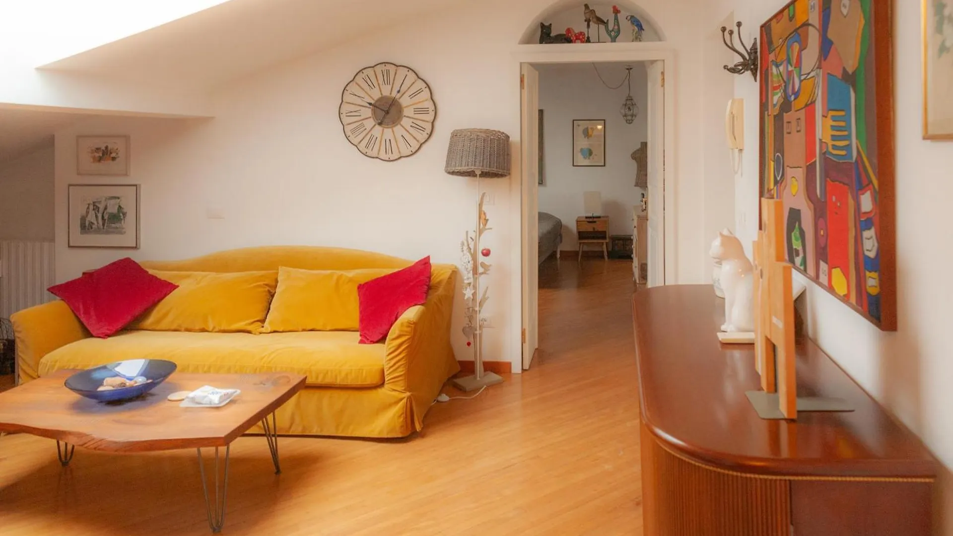 Apartment Quite And Lovely Attic - Paolo Sarpi 8 - Central Location Milan Italy