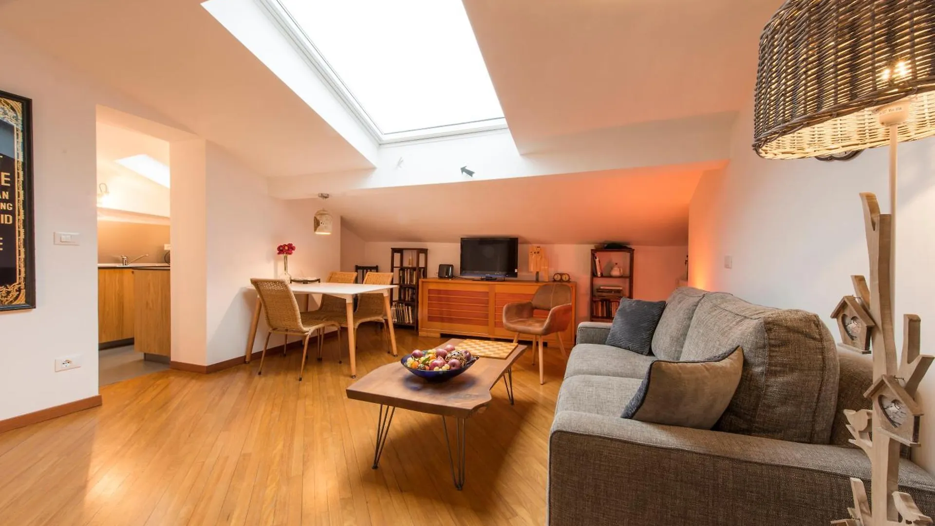 Quite And Lovely Attic - Paolo Sarpi 8 - Central Location Milan Apartment