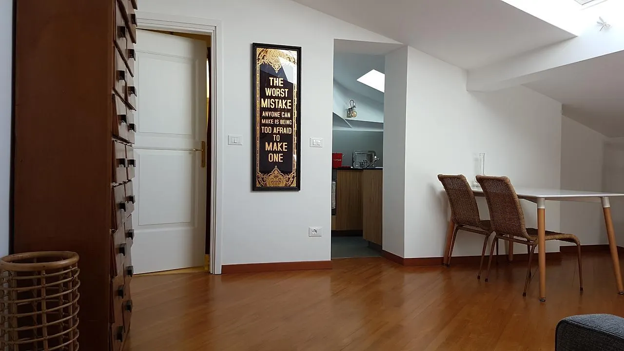 Apartment Quite And Lovely Attic - Paolo Sarpi 8 - Central Location Milan Italy