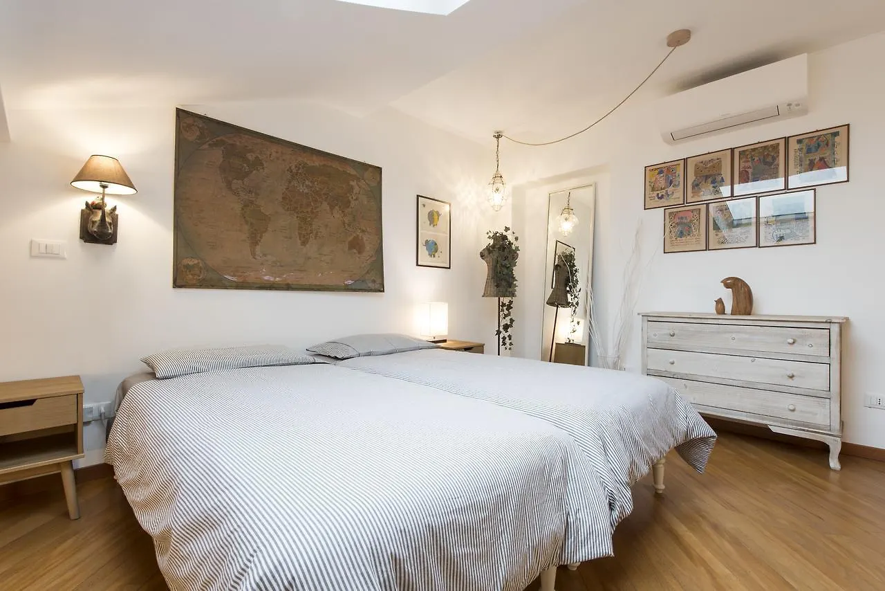 Quite And Lovely Attic - Paolo Sarpi 8 - Central Location Milan 0*,  Italy